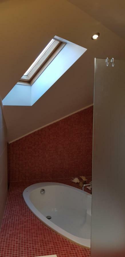Exceptional Uzupis Bridge 3 Bedroom Apartment Vilnius Exterior photo