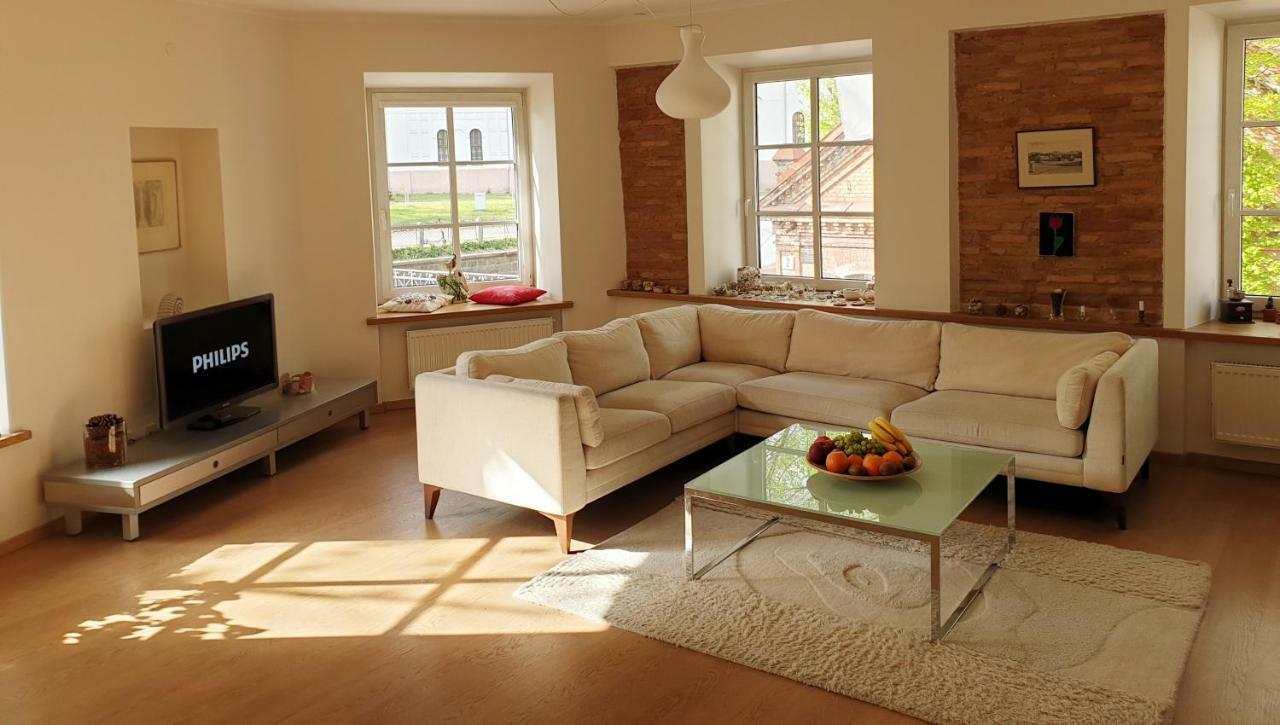 Exceptional Uzupis Bridge 3 Bedroom Apartment Vilnius Exterior photo